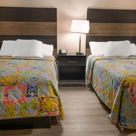 Cascade Knights Inn Grand Rapids East Airport מראה חיצוני תמונה