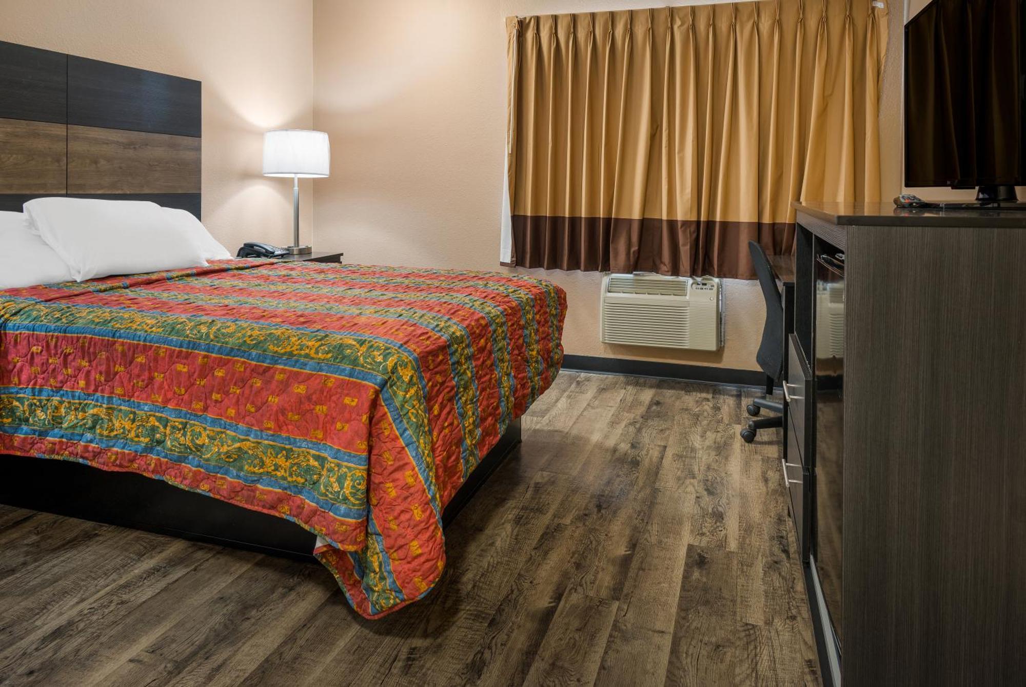 Cascade Knights Inn Grand Rapids East Airport מראה חיצוני תמונה